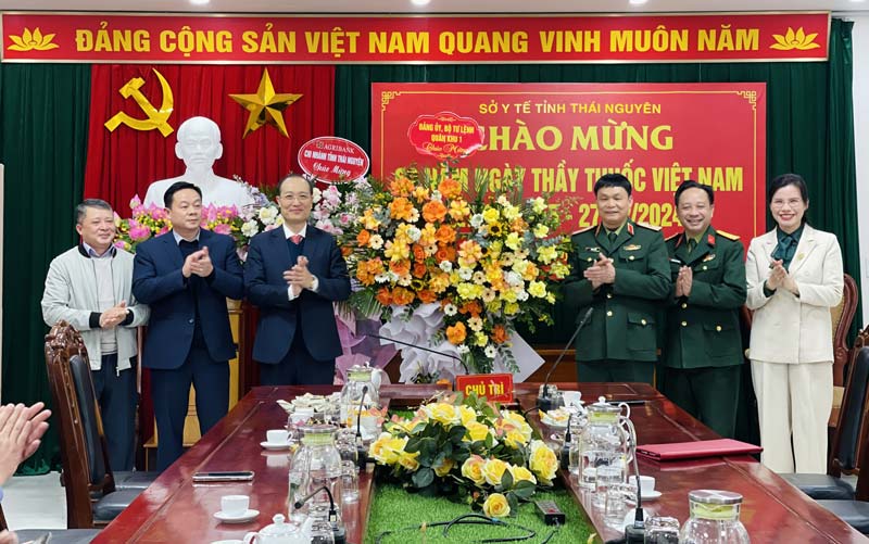 Đảng ủy, Bộ Tư lệnh Quân khu I chúc mừng Sở Y tế nhân ngày Thầy thuốc Việt Nam 