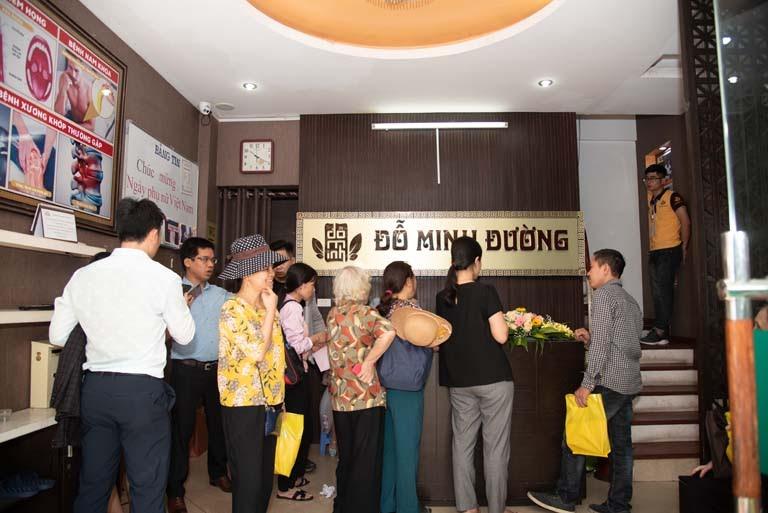 Nhà thuốc Đỗ Minh Đường Hà Nội sử dụng bài thuốc Nam gia truyền nhiều đời để điều trị viêm nang lông cho bệnh nhân