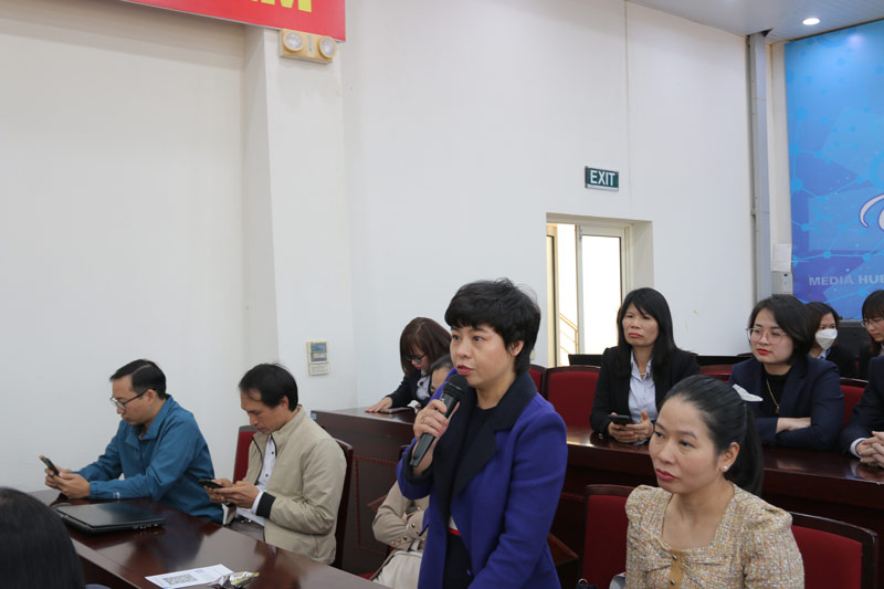 Đ/c Nguyễn Thanh Tùng - PGĐ Bệnh viện A đại diện đơn vị phát biểu tham luận tại Hội thảo