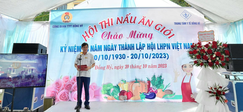 Đồng chí Triệu Văn Thu – Giám đốc Trung tâm Y tế, trưởng Ban tổ chức phát biểu khai mạc Hội thi Nấu ăn giỏi