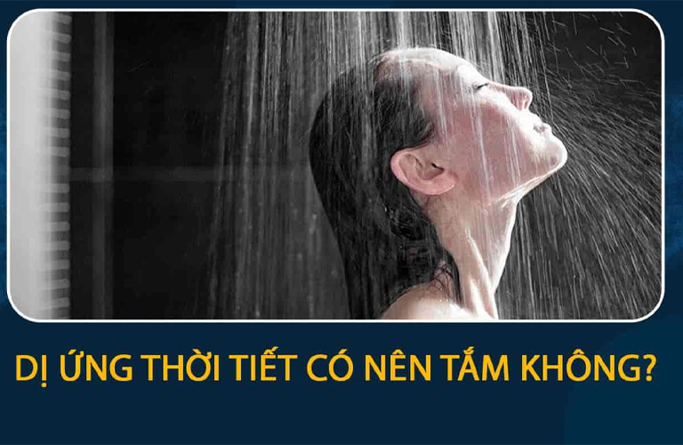 dị ứng thời tiết có được tắm không