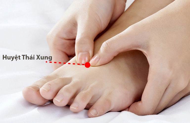 Huyệt Thái Xung có tác dụng sơ can lý khí, điều hòa chức năng gan, giảm mỡ máu