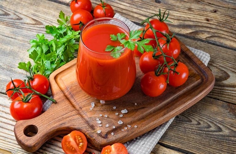 Lycopene là một carotenoid có trong cà chua, có tác dụng chống oxy hóa mạnh mẽ