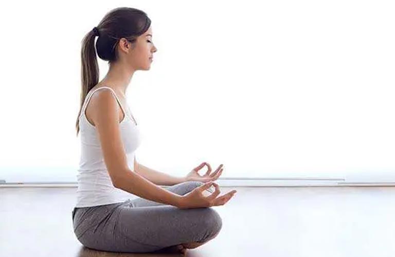 Yoga không chỉ giúp giảm stress mà còn kích thích tiêu hóa, làm dịu triệu chứng đau bụng