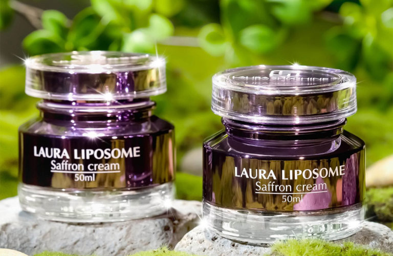 Liposome Saffron Cream là sản phẩm kem dưỡng da cao cấp đến từ thương hiệu mỹ phẩm Laura Sunshine