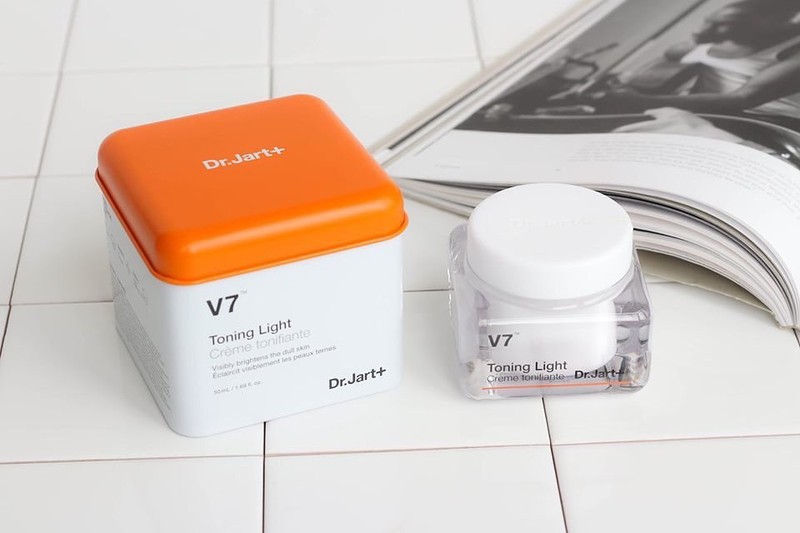 Kem dưỡng Dr.Jart+ V7 Toning Light giúp da luôn khỏe mạnh, căng bóng