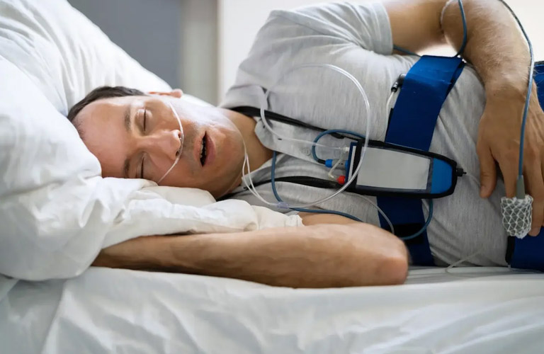 Để chẩn đoán, bệnh nhân cần được nghiên cứu giấc ngủ (Polysomnography)