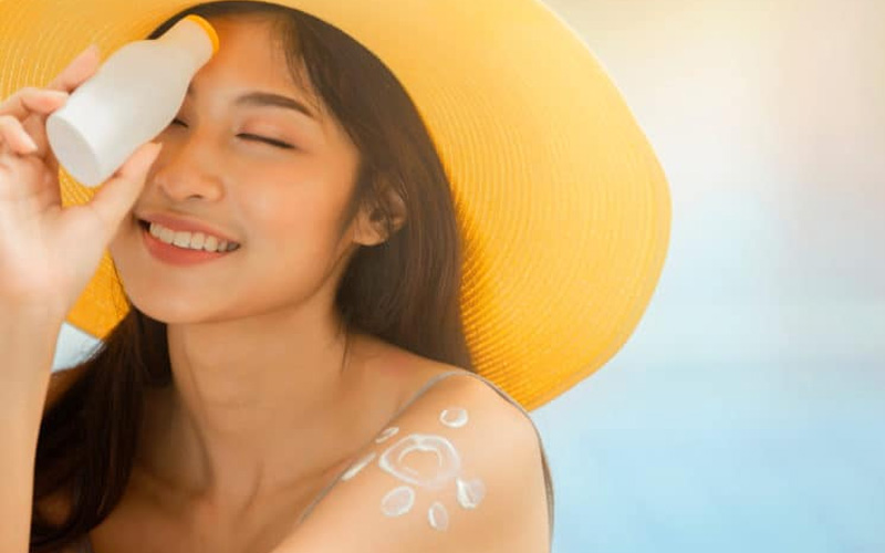 Sử dụng kem chống nắng hàng ngày với chỉ số SPF phù hợp