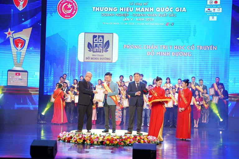 Nhà thuốc Đỗ Minh Đường nhận giải thưởng top 10 thương hiệu mạnh quốc gia